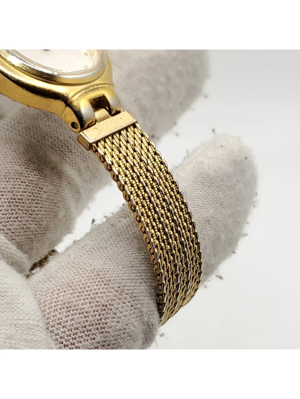 Guess Watch Women 23mm Gold Tone Adjustable Band New Battery
